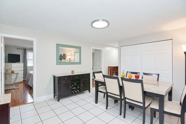 Foto del edificio - 74 Springvale Ave