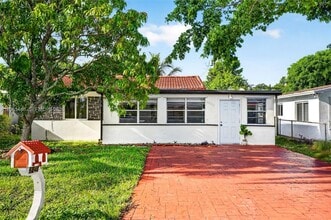 Building Photo - 6240 SW 22nd Ct