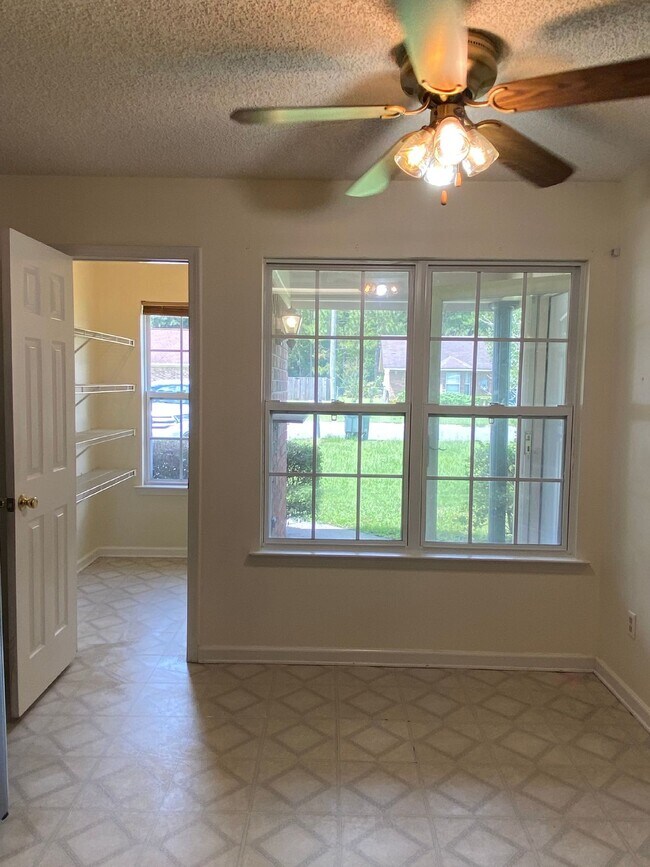Foto del edificio - 854 Lyndsi Ln