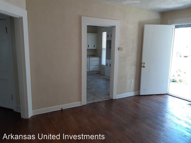 Building Photo - 2 br, 1 bath House - 3304 Marshall St.