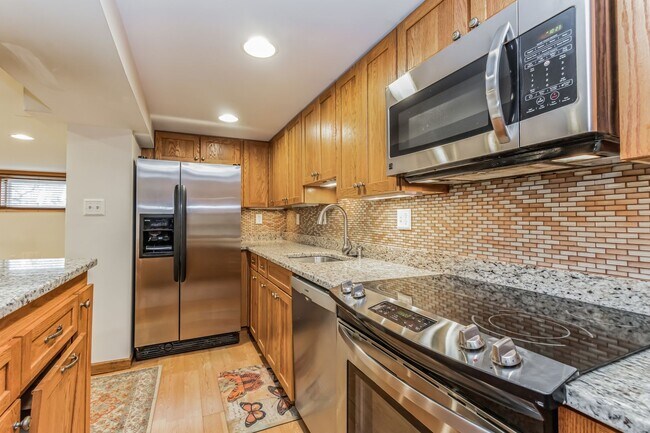 Foto del edificio - Lovely 1Bd/1Bth Lower Level in Bloomingdale