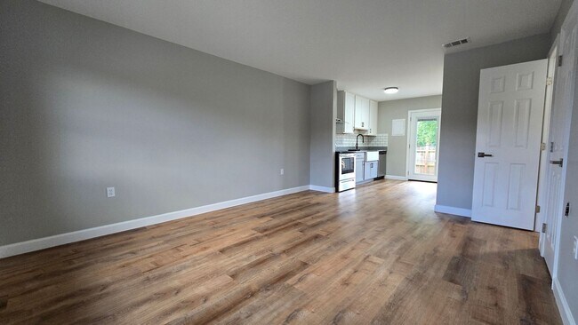 Foto del edificio - 2 bedroom/1.5 bath Townhouse  Kingsport, TN