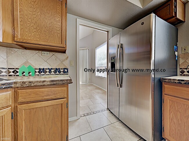 Building Photo - 2 br, 2 bath Townhome - 4052 E Sunnyside Dr