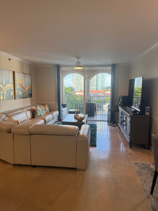 Foto principal - 19901 E Country Club Dr