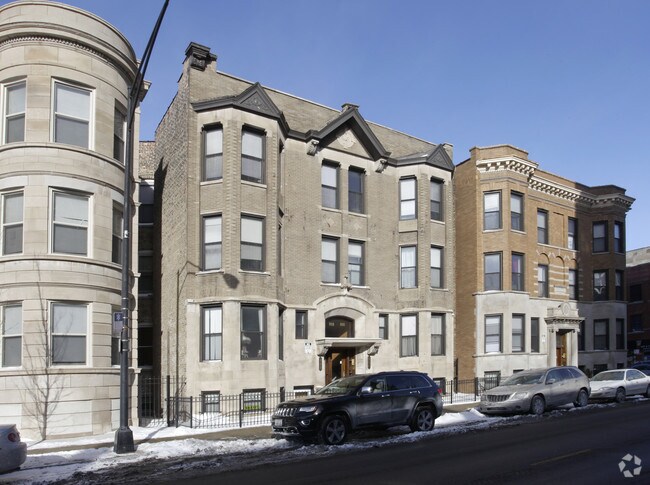 Primary Photo - 906 W Montrose Ave