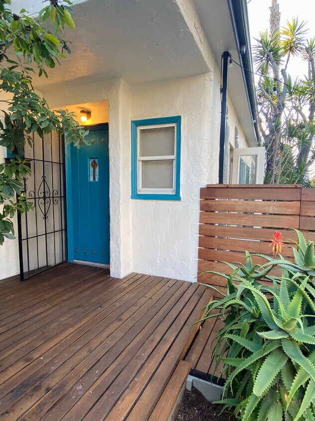 1920s Charming California Bungalow - 8266 Waring Ave