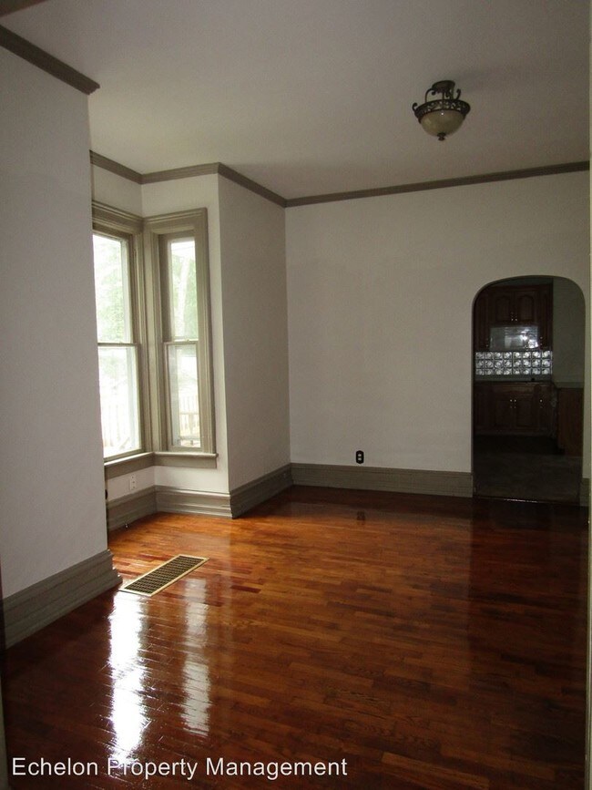 Building Photo - 1106 S Broadway St