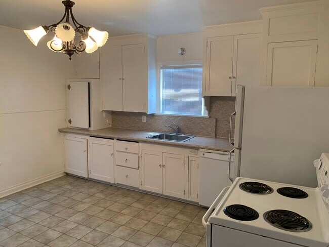 Kitchen - 716 E 3rd Ave