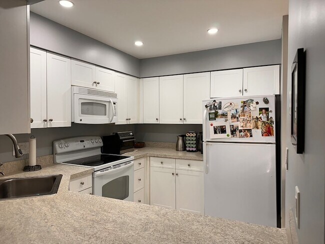 Foto del edificio - 100 Rosemary Way