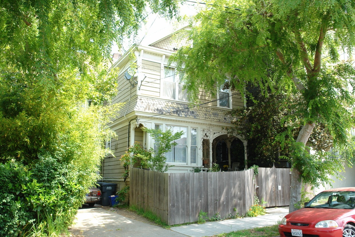 Foto principal - 2417 Blake St