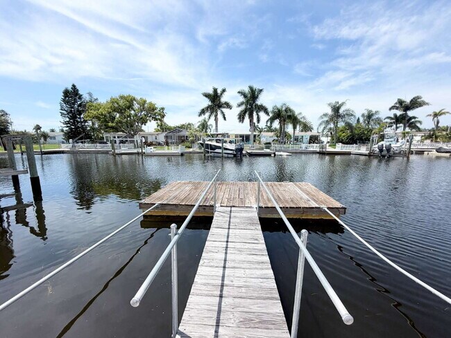 Foto del edificio - "Charming 2-Bed, 2-Bath Retreat in New Port Richey - Cozy Living at 4931A Pompano Drive!"