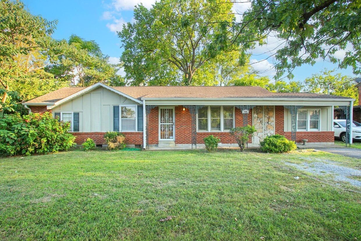 Primary Photo - Charming ranch home in Crieve Hall