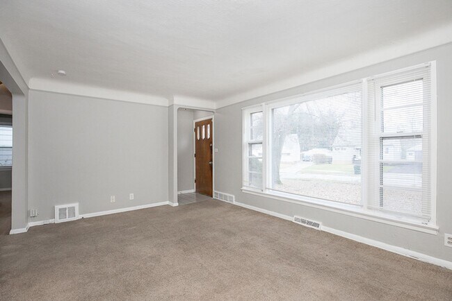 Building Photo - 3 Bed/1 Bath Single Family Home!