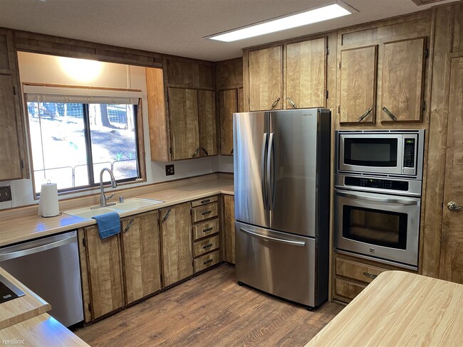 Building Photo - Room for Rent, 1 bath Mobile Home - 5163 A...