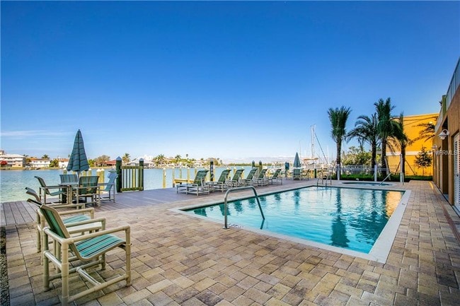Building Photo - 706 Bayway Blvd