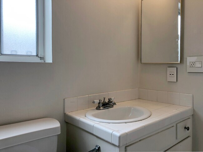 Foto del edificio - 3841 Mentone Ave