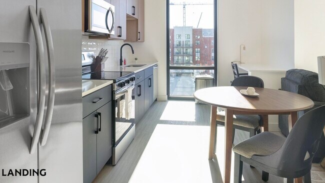 Building Photo - 1007 S Mint St