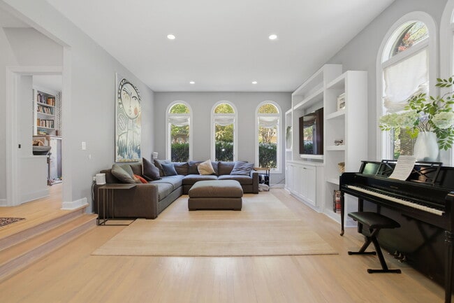 Photo - 7005 Endicott Ct House