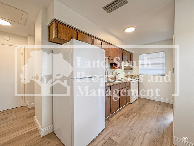 Foto del edificio - 518 W Belmar St