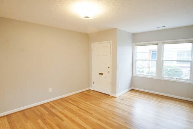 Photo - Charming 1-bedroom Courtyard Apartment in Ideal Location!