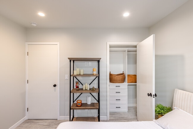 Foto del edificio - 8141 Hinds Ave