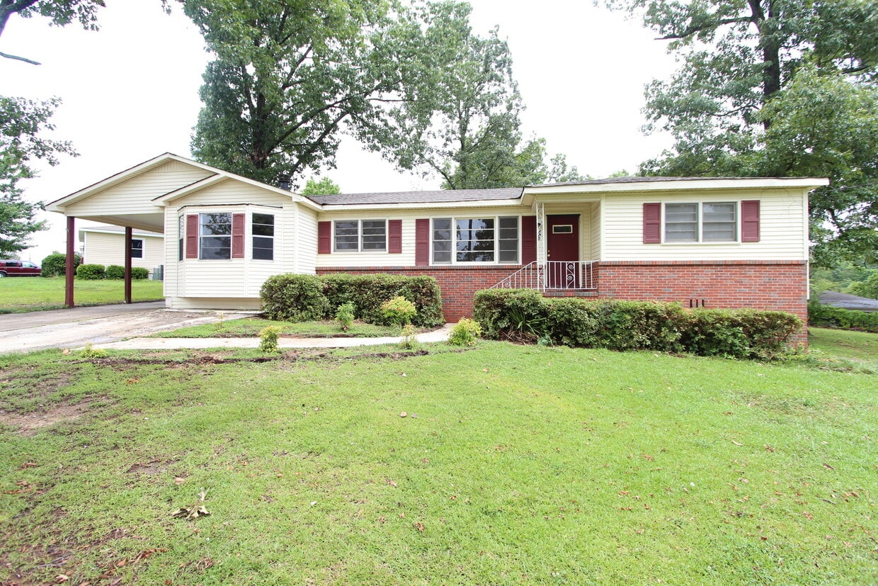 Primary Photo - New On The Market!! Will not last long at ...