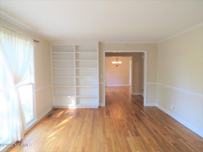 Building Photo - 107 Gemini Dr