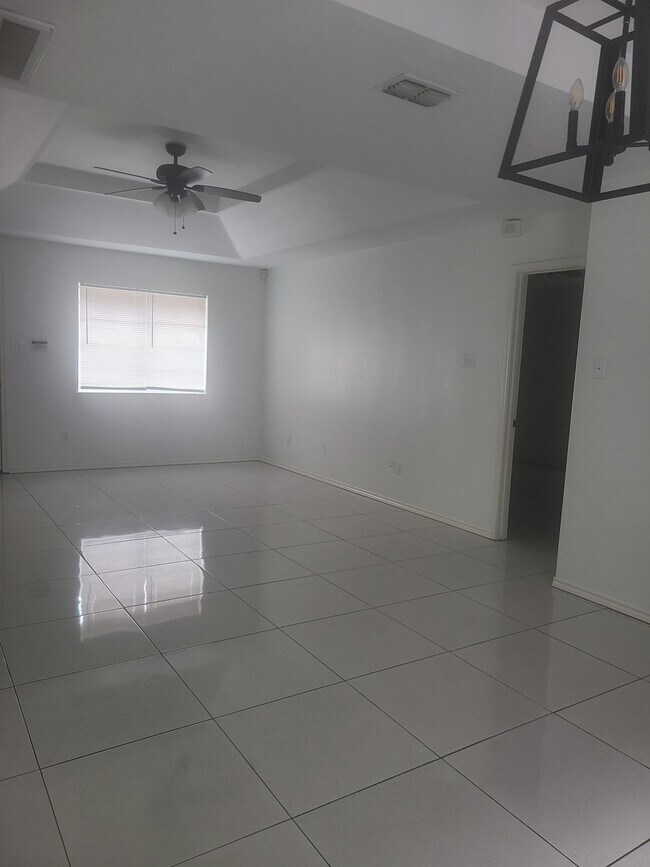 Foto del edificio - 1111 Stonehaven Blvd