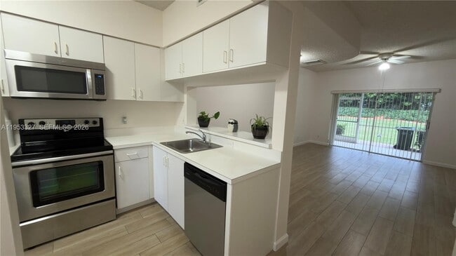 Foto del edificio - 16727 Hemingway Dr