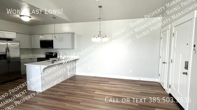Building Photo - $900 OFF SEPT RENT!! 3 Bed/2 Bath Condo in...