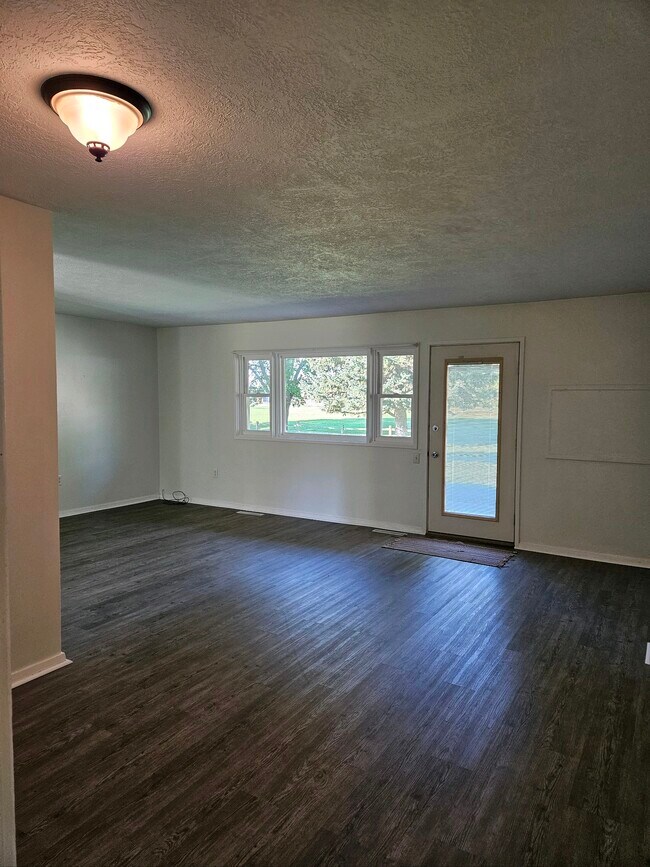 Building Photo - 1460 Vandenburg Cir