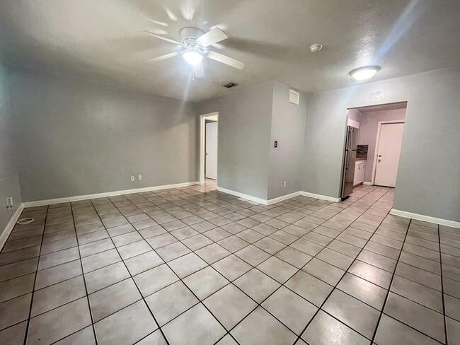 Building Photo - 107 NW 36th Dr