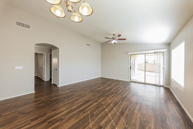 Foto del edificio - 13401 N 127th Dr