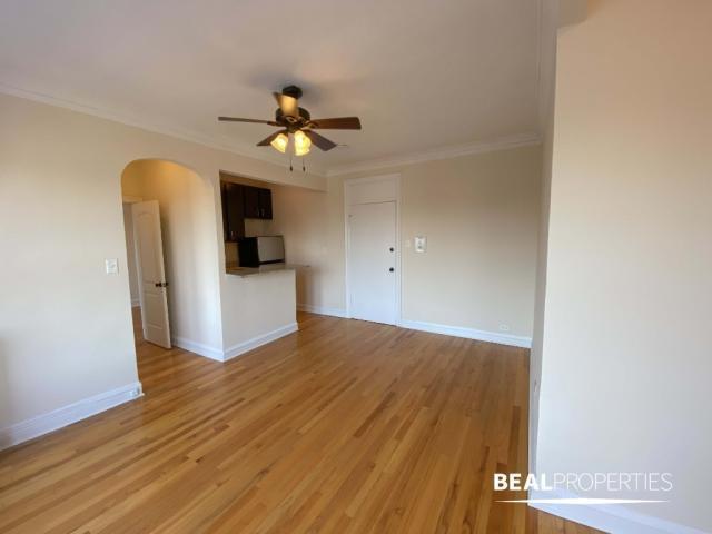 Building Photo - 1 bedroom in CHICAGO IL 60640