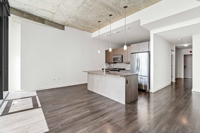 Foto del edificio - 730 W Lake St