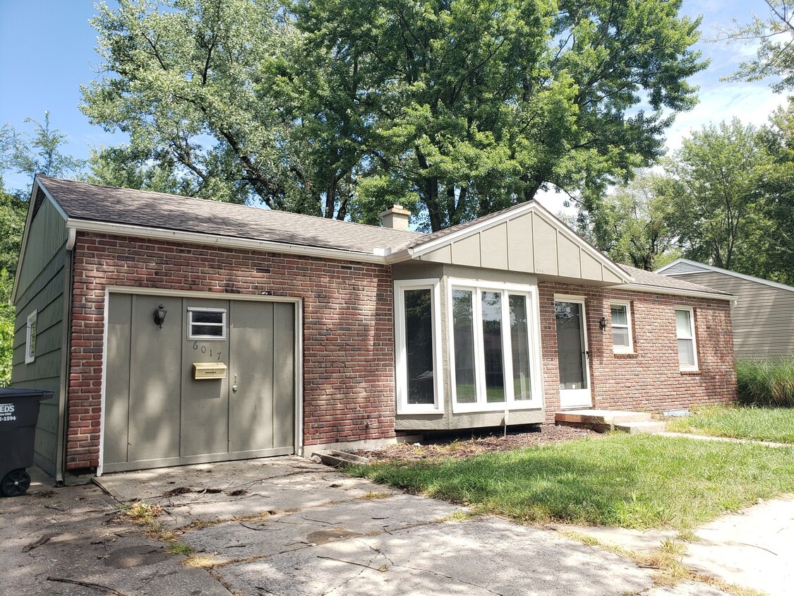 Primary Photo - Remodeled Raytown Home-Available in AUGUST!!