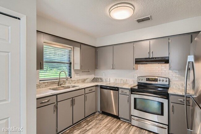 Building Photo - 3 br, 2 bath House - 2630 S Oak Avenue