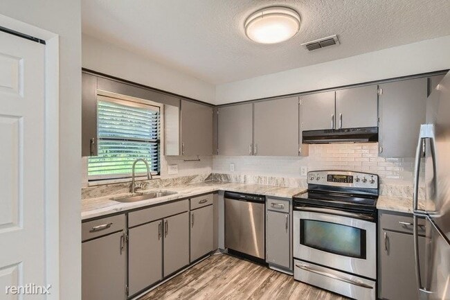Foto del edificio - 3 br, 2 bath House - 2630 S Oak Avenue