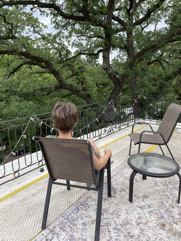 Private deck - 2848 Irving Ave S