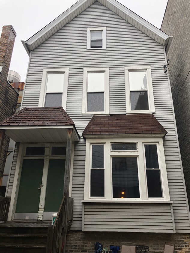 Primary Photo - 2112 W Roscoe St