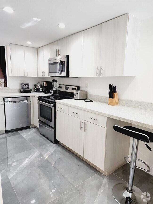 Lake Pointe Apartments under 800 Miami, FL 3 Rentals