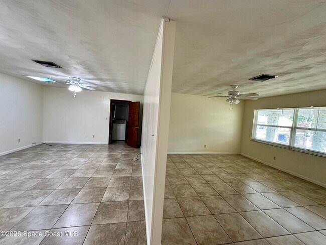 Foto del edificio - 680 Birchwood Ln