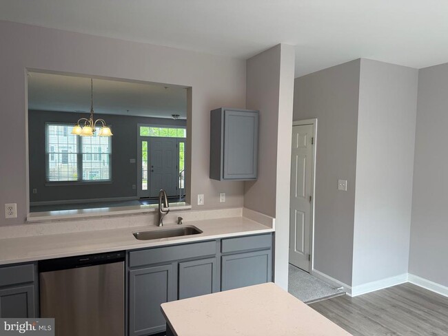 Building Photo - 8645 Willow Leaf Ln