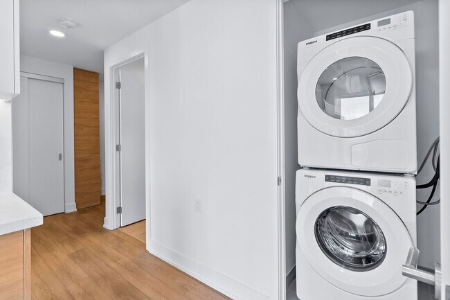 Building Photo - 200 Redpath Ave