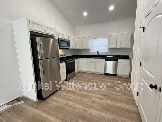 Foto del edificio - 5 Lakewood Dr