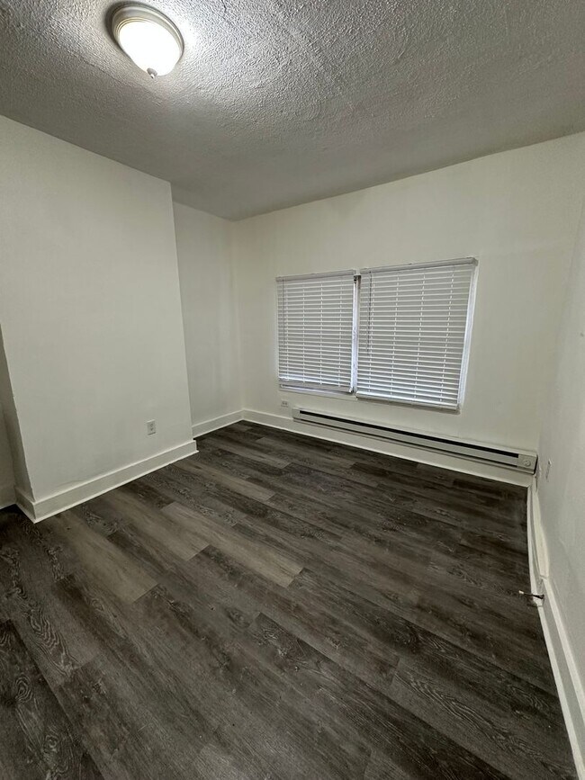 Foto del edificio - Newly renovated First floor 1 bedroom available