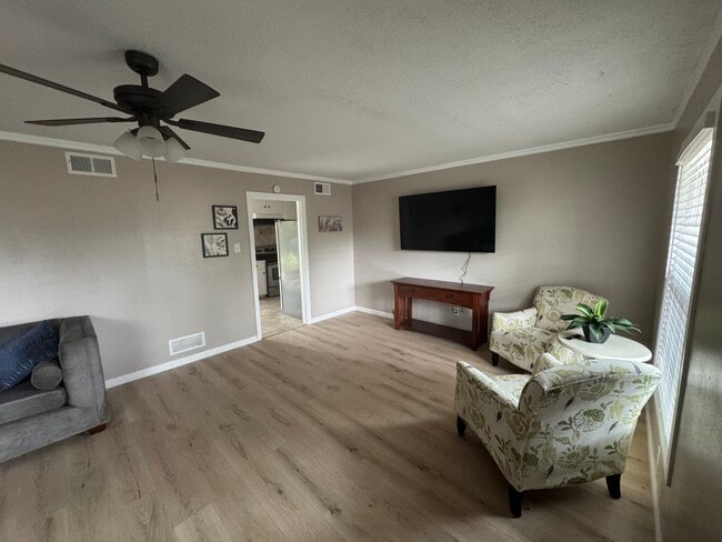 Living room - 349 Oxford St