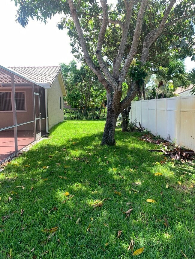 Building Photo - 9840 NW 28th Ct