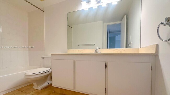 Foto del edificio - 18151 NE 31st Ct