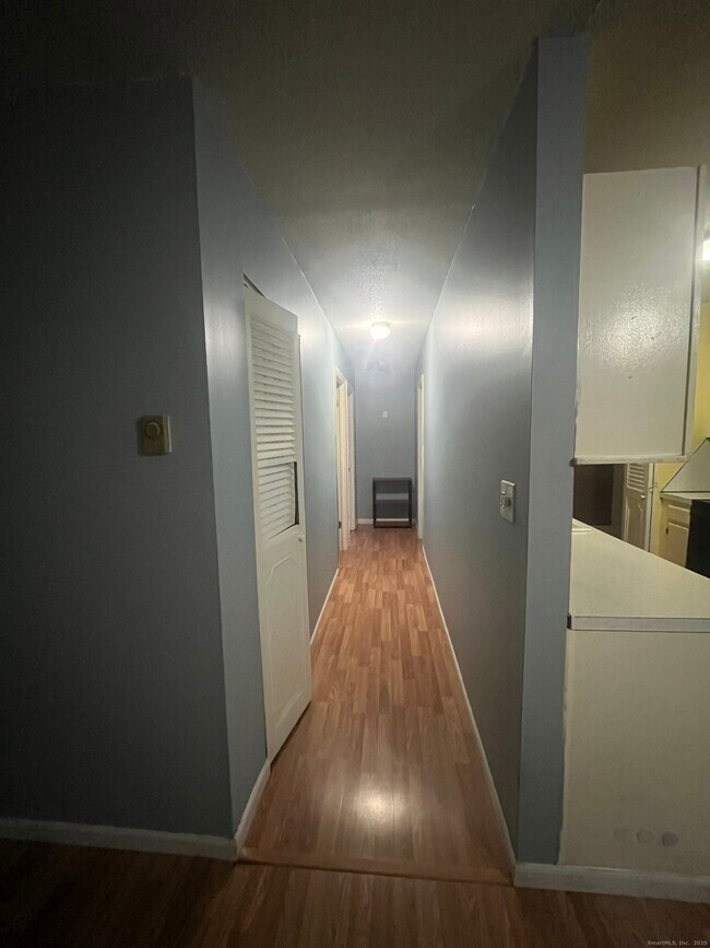 Foto del edificio - 72 Buddington Rd